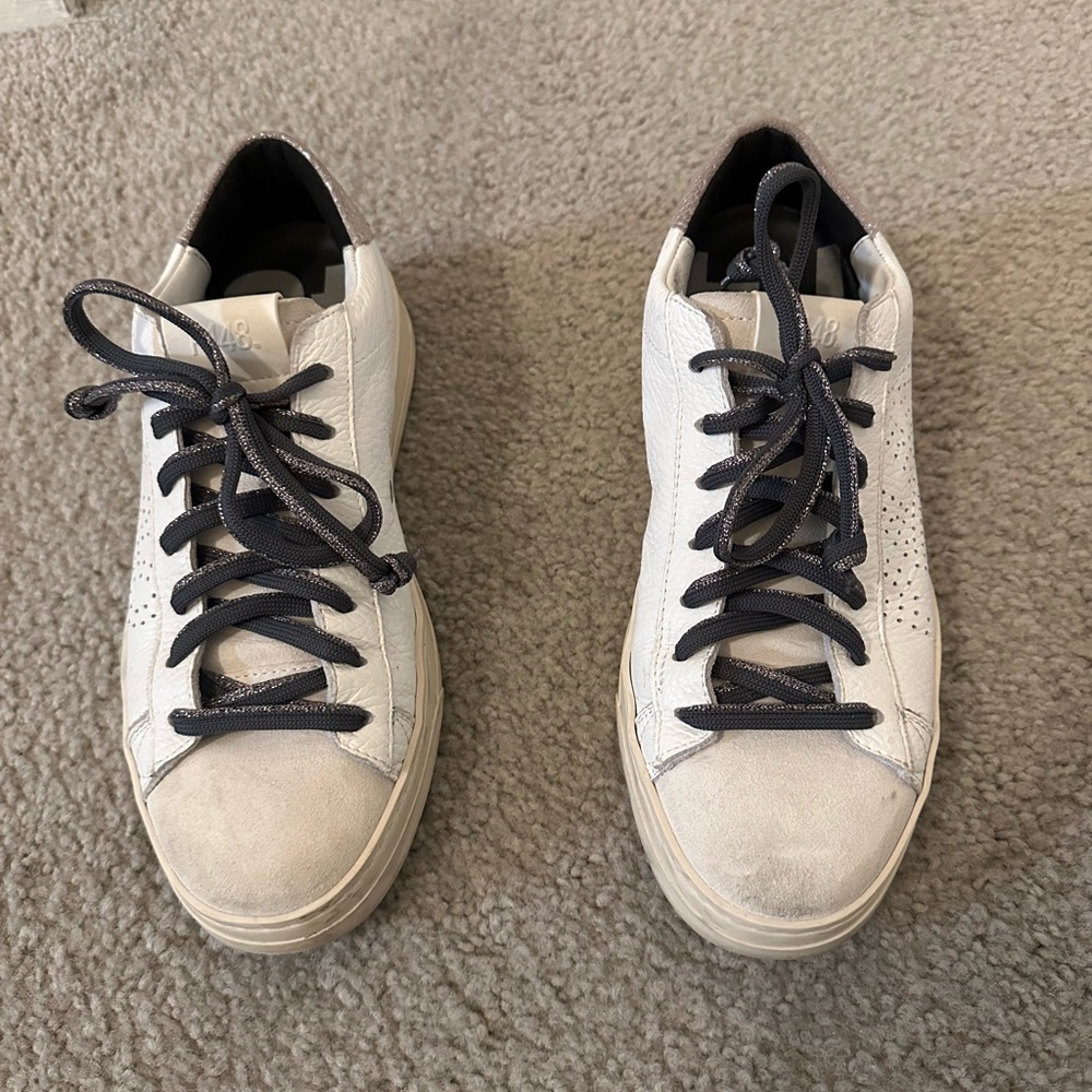 P448 Sneaker size 38 (7.5-8)
